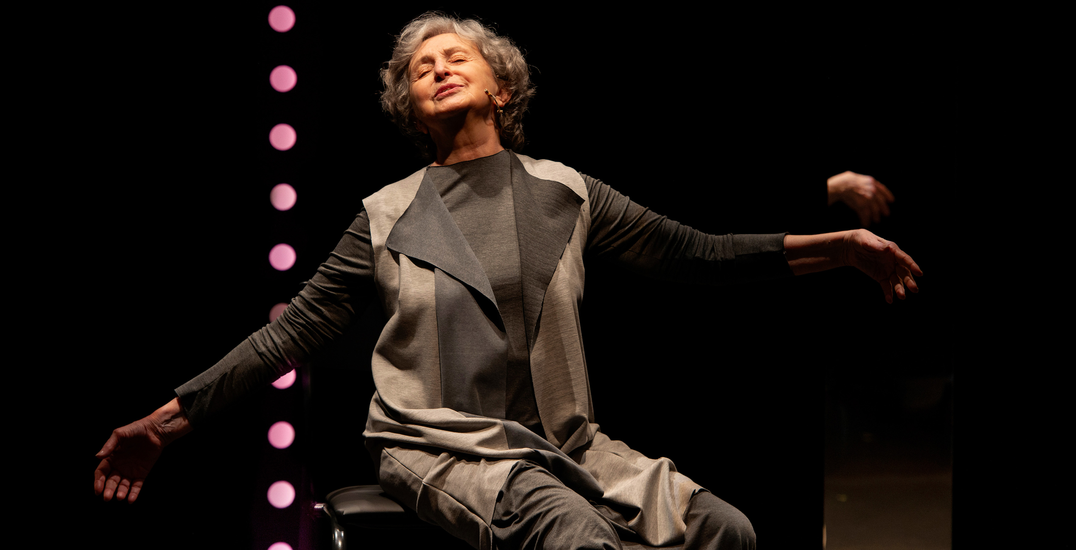Ana Lúcia Torre restages 'Olhos nos Olhos' with Chico Buarque's work