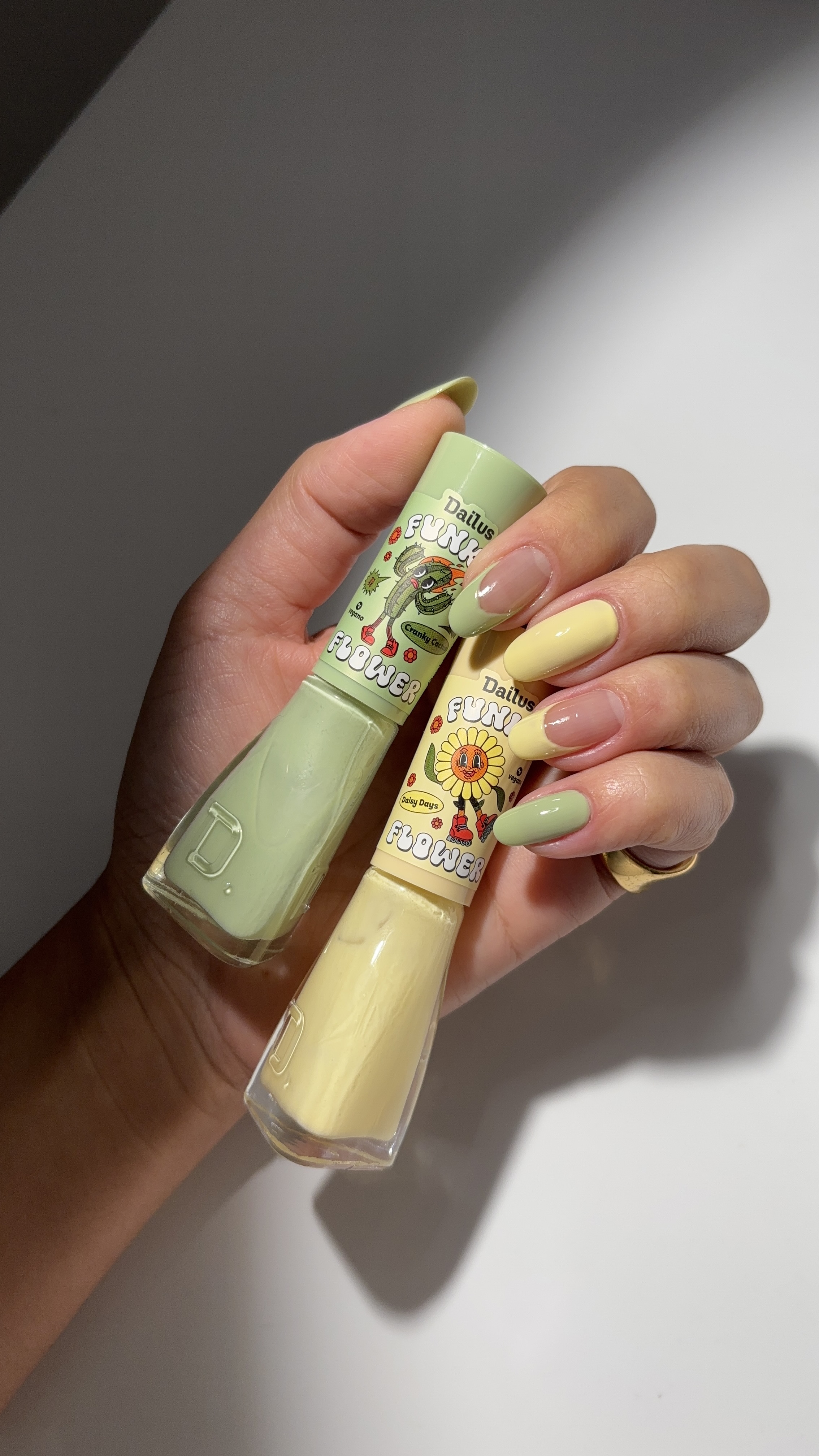 Dailus proposes pastel nail arts for the match season