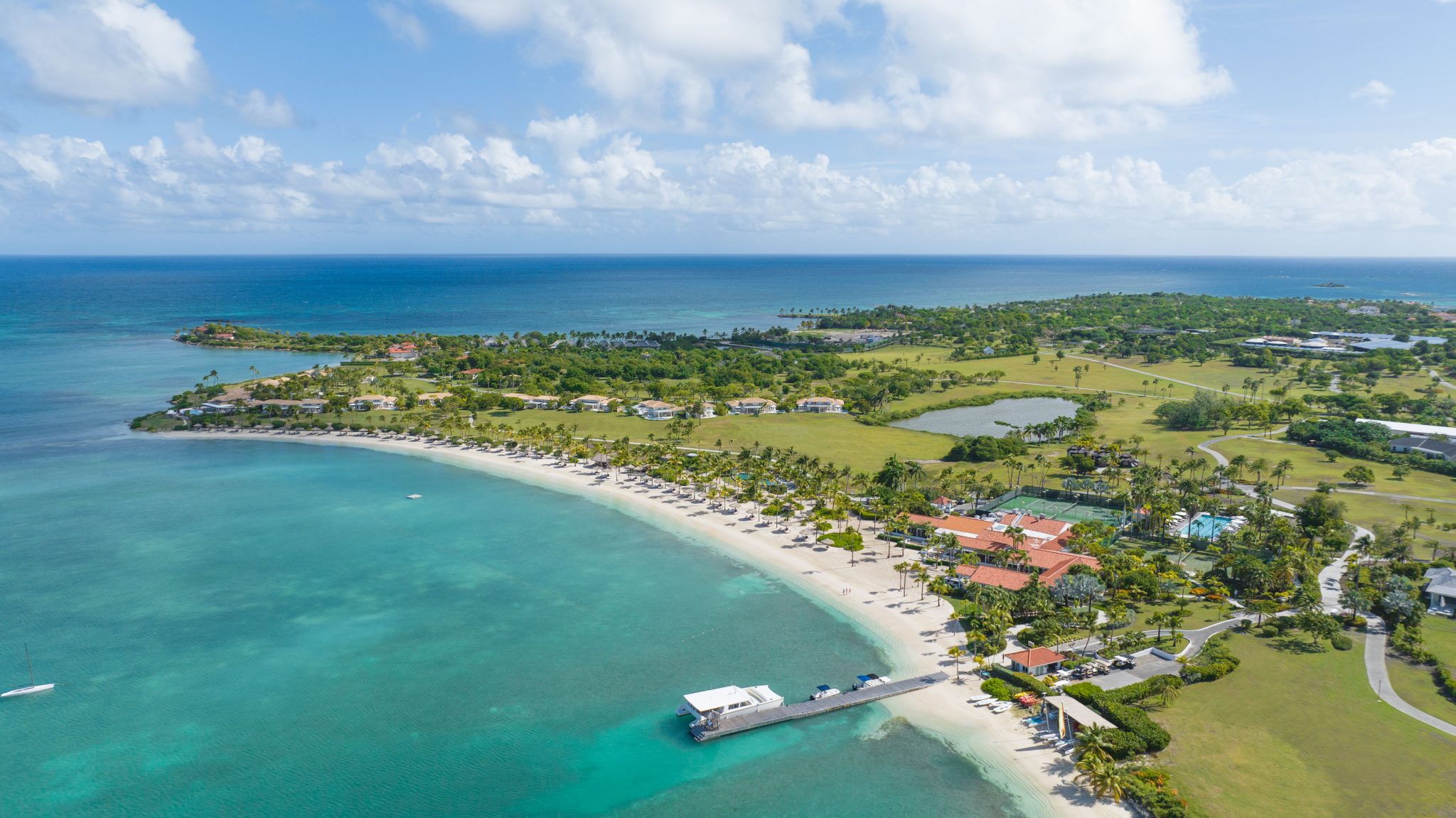 Jumby Bay Island estreia Coco Beach, residência de ultra luxo em Antígua