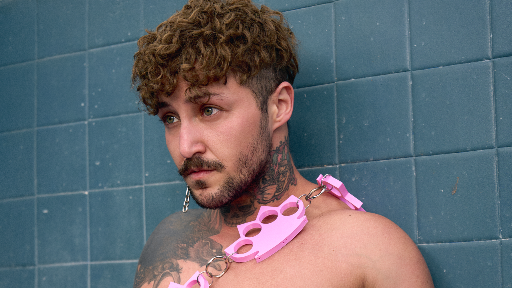 Kaique brings 'Me Chame Pelo Meu Nome' album to SP's LGBT+ Pride Parade