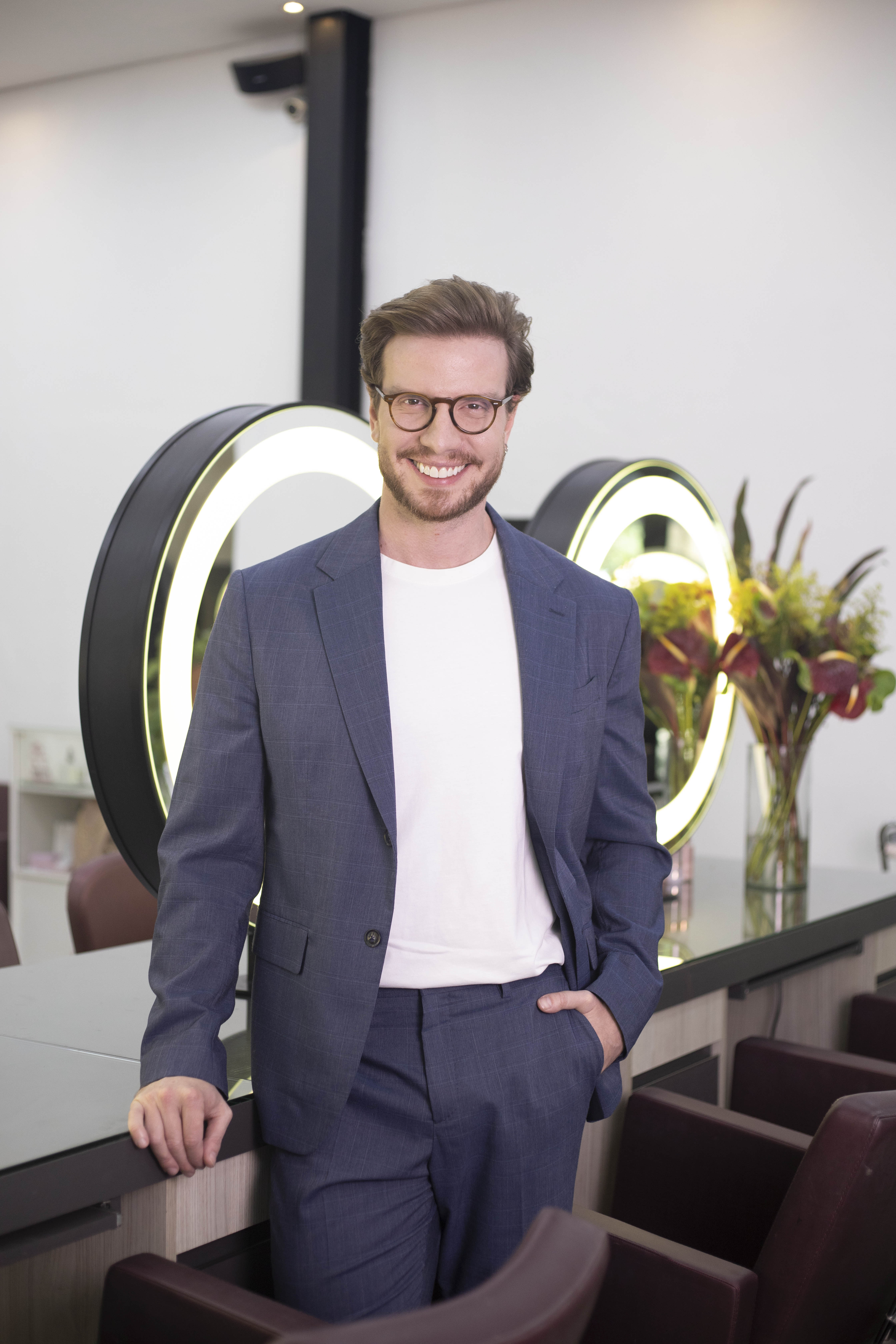 Beauty salons adopt luxury-hotel practices to raise the average ticket